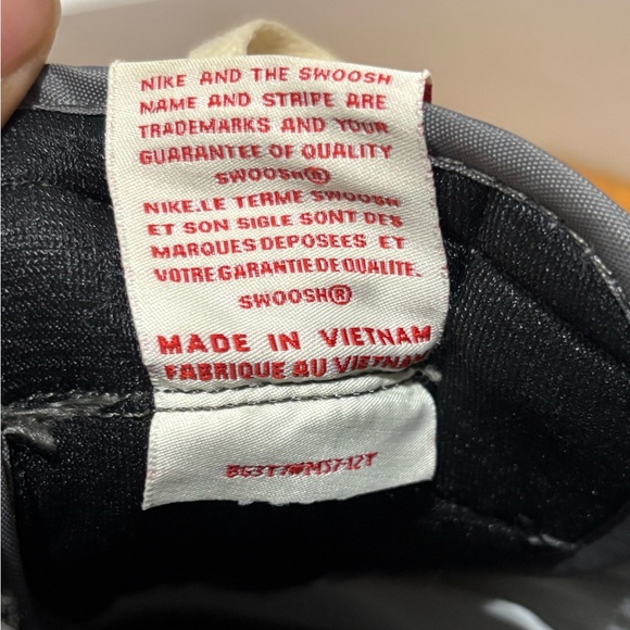 Nike Men's Black and Cream Sneakers - Picture 11 of 14